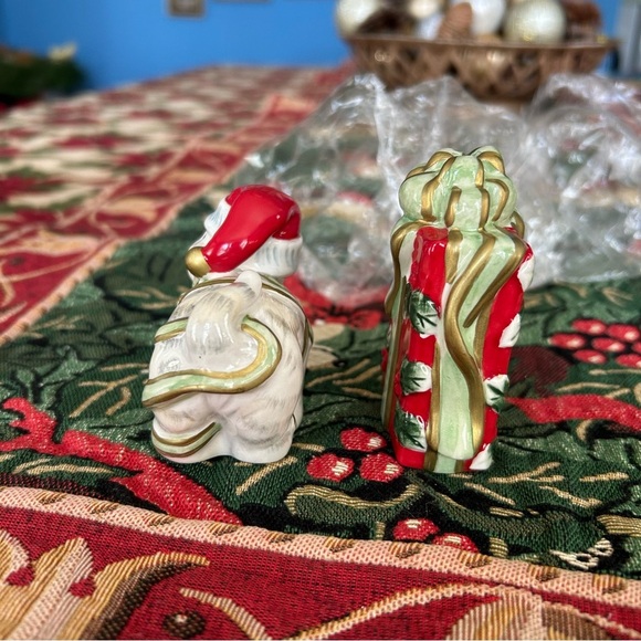Fitz & Floyd Kitty Kringle Salt and Pepper Shaker Set - Picture 6 of 9